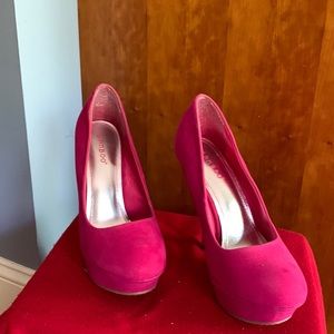 Hot pink shoes only worn a few times